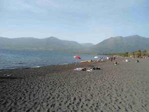 Schwarzer Sandstrand