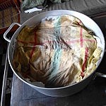 Das Ganze mit einem Trockentuch zudecken und schließlich Deckel drauflegen...