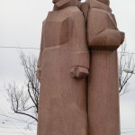 Denkmal der lettischen Schützen vor dem Museum