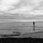 Einsamer Mann am Meer