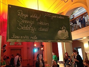 Begrüßungsplakat am Eingang für die Lehrer