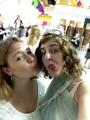 Zwei Engel beim Grundschulfasching!