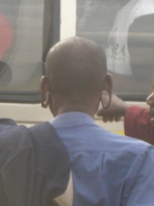 traditionelle Ohrlöcher