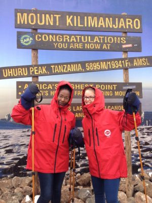 Puh, ganz schön anstrengend, aber endlich geschafft! Scheeeeerz, natürlich haben wir nicht den Kilimanjaro bestiegen!;)