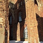 Der Innenhof der Domruine in Tartu