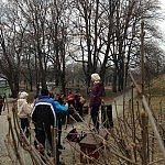 Schüler bei der Besprechung des Drehs