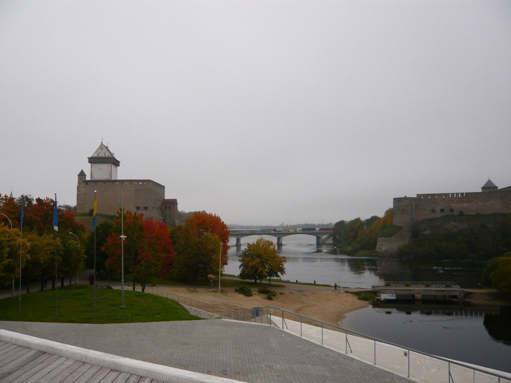 Festungen in Narva (links) und Iwangorod (rechts) gegenüber