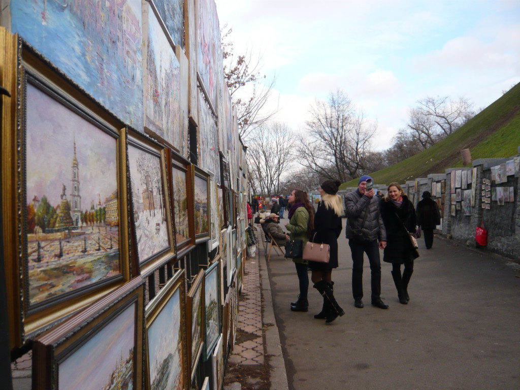 Künstlermarkt in der Innenstadt in Kiews