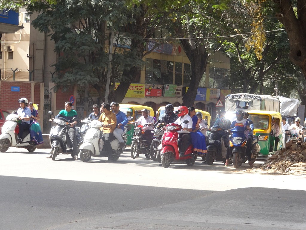 Viele, viele Two-wheelers.