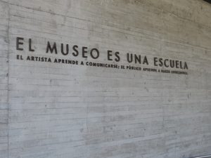 "Das Museum ist eine Schule"- Der Künstler lernt zu kommunizieren und