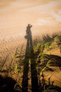Sand + Schatten = Selbstportrait der anderen Art
