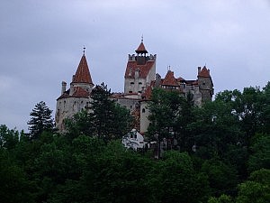 Schloss Bran ist auf jeden Fall sehenswert. Der historische Dracula hat dort allerdings nie gelebt.