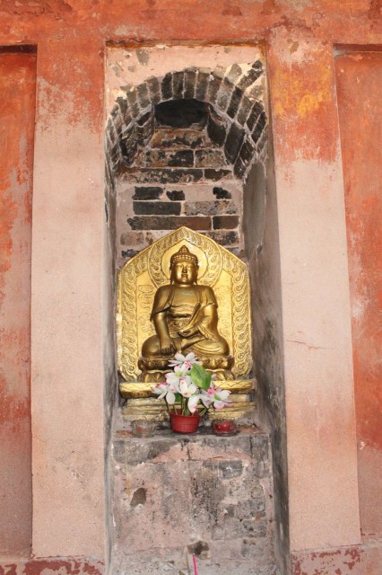 Buddha in der Tempelanlage des Ewigen Frühlings