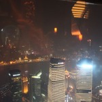 Blick auf den Oriental Pearl Tower und den erleuchteten Bund