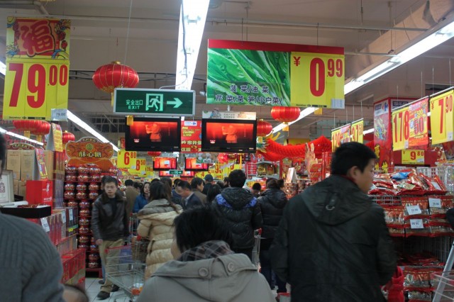 Überlaufener Supermarkt kurz vor dem chinesischen Neujahrsfest