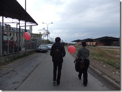 Besichtigung des Industriegebietes mit unseren roten Luftballons...