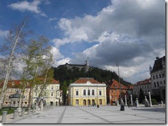 Kongresni Trg mit Blick auf die Burg Ljubljanski Grad