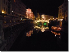 Fluss Ljubljanica bei Nacht